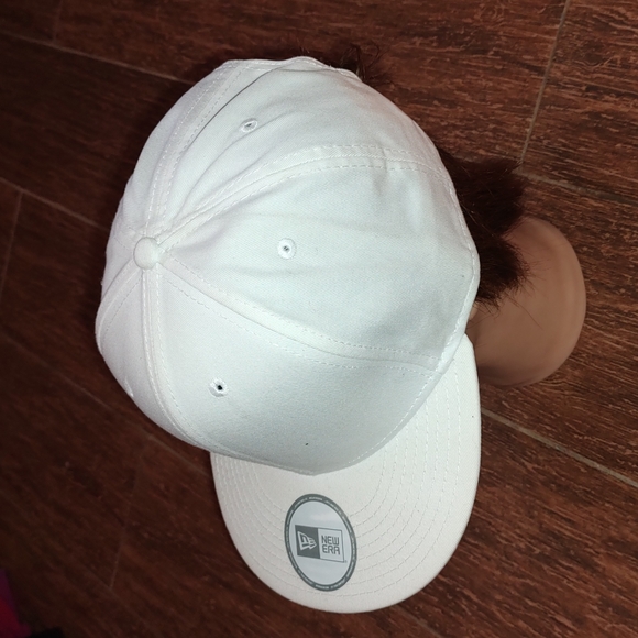 New Era Plain White Snapback Hat OS - Picture 3 of 8